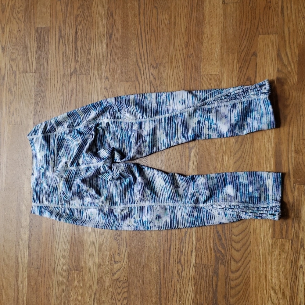 Lululemon - Picture 2 of 4